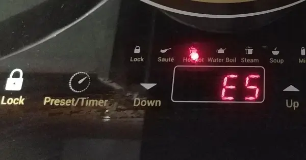 Cooktop displaying error code